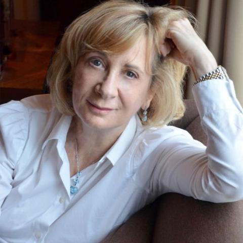 Photo of Joy Fielding. Author